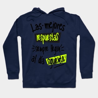 In Spanish, Phrase witty: The best answers always arrive the next day Hoodie